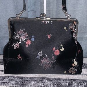 Soapbox kisslock shoulder bag